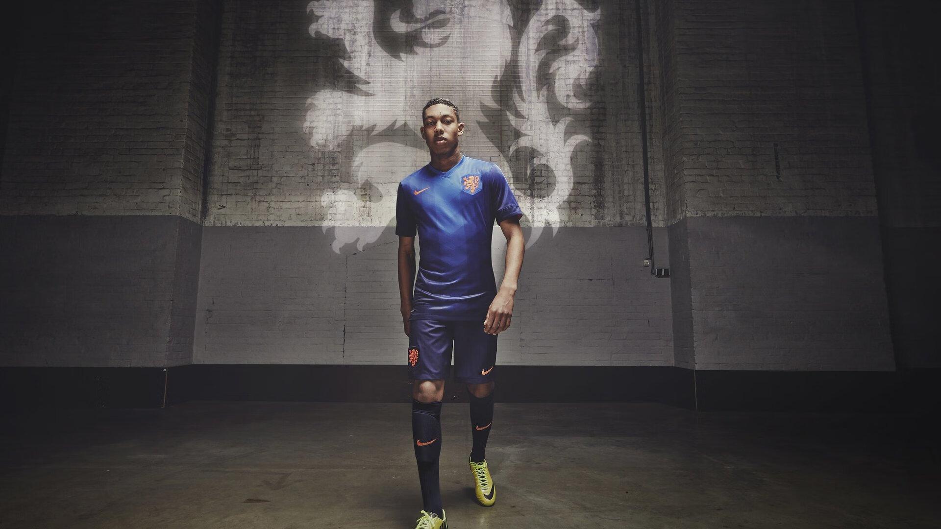 多图揭昔日悍将危险动作，球场强硬与肮脏之争再起波澜